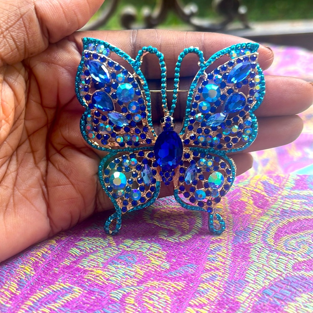 Big and Bold Stunningly Beautiful multi colored Rhinestone Butterfly Brooch🦋
